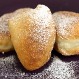 Piroshki are a classic Slavic specialty. You can make these Russian Piroshki with fruit, mashed potatoes, meat or cheese. These have apples in them.